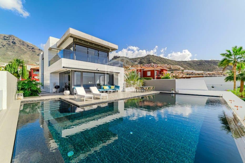 Villa a Adeje, Tenerife, Spagna 5 camere da letto, 528 mq. N° 146725