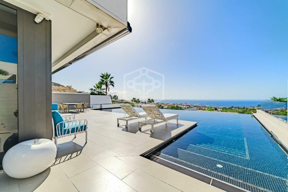 Villa a Adeje, Tenerife, Spagna 5 camere da letto, 528 mq. N° 146725