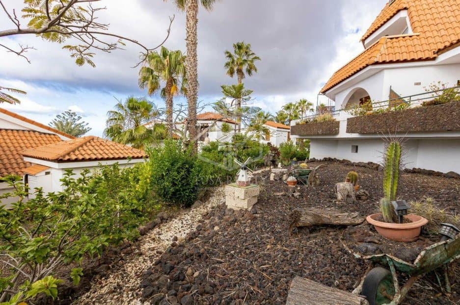 Commercial property in Arona, Tenerife, Spain 27 bedrooms, 1656 sq.m. No. 146724