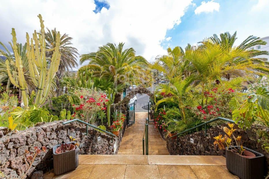 Commercial property in Arona, Tenerife, Spain 27 bedrooms, 1656 sq.m. No. 146724