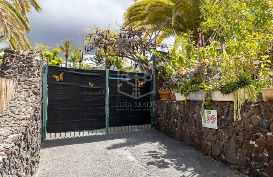 Commercial property in Arona, Tenerife, Spain 27 bedrooms, 1656 sq.m. No. 146724