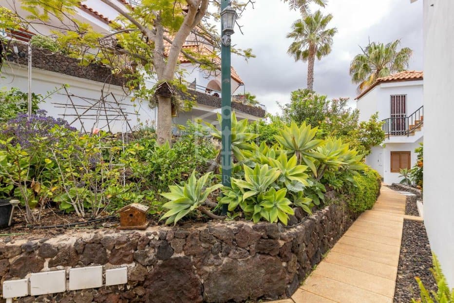 Commercial property in Arona, Tenerife, Spain 27 bedrooms, 1656 sq.m. No. 146724