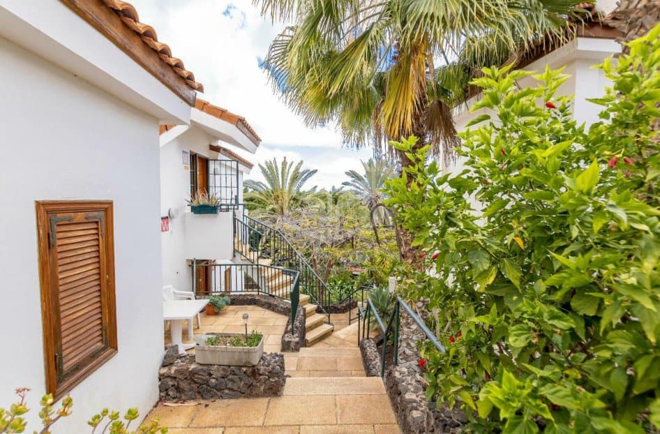 Commercial property in Arona, Tenerife, Spain 27 bedrooms, 1656 sq.m. No. 146724