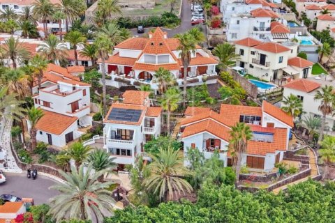 Liikekiinteistö Arona, Tenerife, Espanja 27 makuuhuonetta, 1656 m2 No. 146724