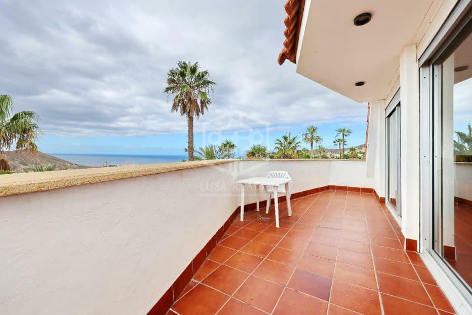 Commercial property in Arona, Tenerife, Spain 27 bedrooms, 1656 sq.m. No. 146724