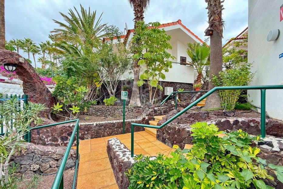 Commercial property in Arona, Tenerife, Spain 27 bedrooms, 1656 sq.m. No. 146724