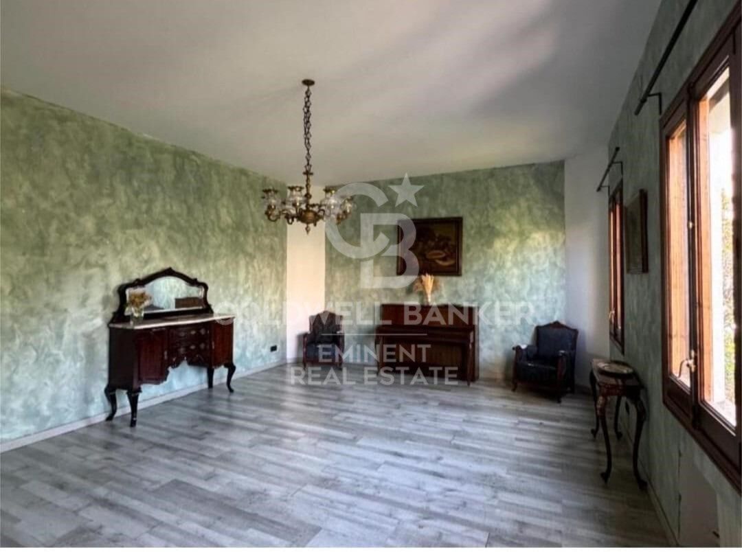 Hus i Barcelona, Spanien 8 sovrum, 500 kvm. Nr. 179033