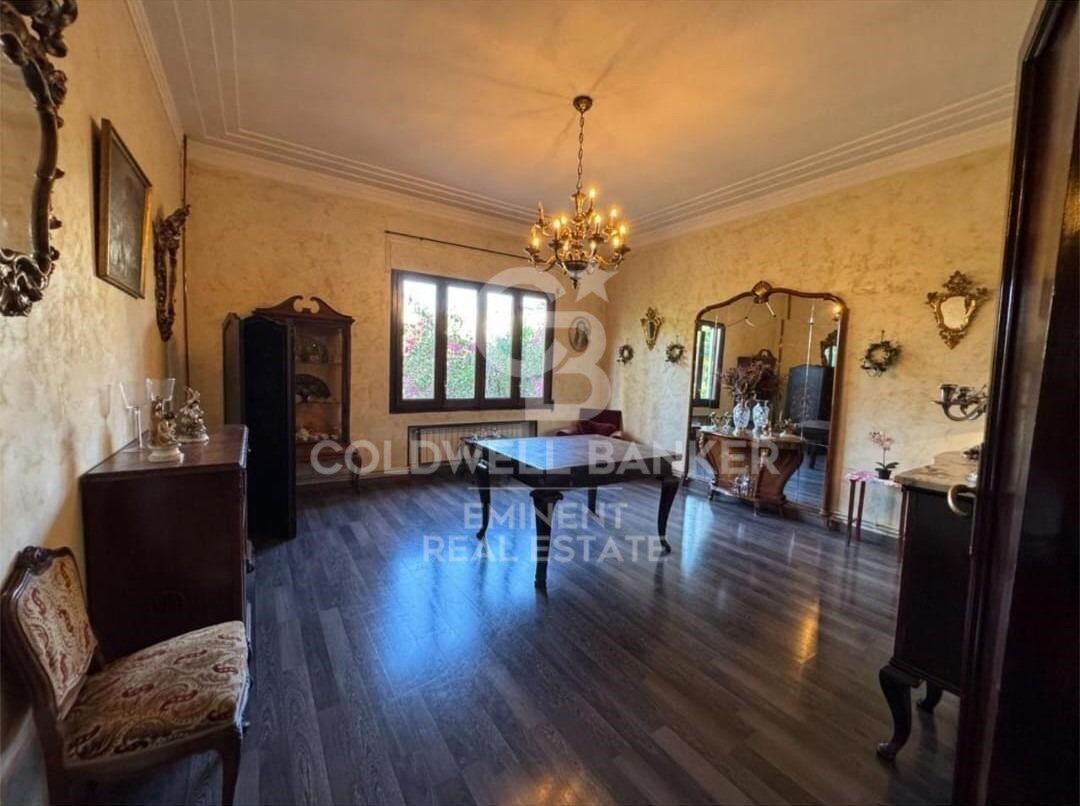 Hus i Barcelona, Spanien 8 sovrum, 500 kvm. Nr. 179033
