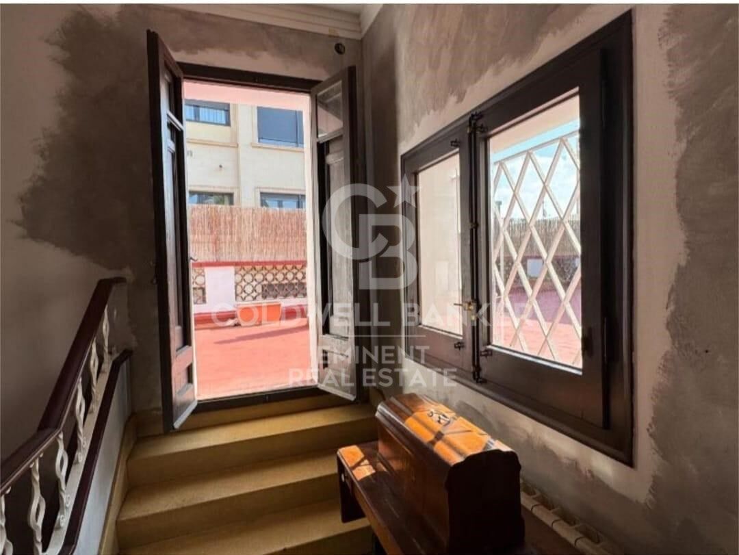 Hus i Barcelona, Spanien 8 sovrum, 500 kvm. Nr. 179033