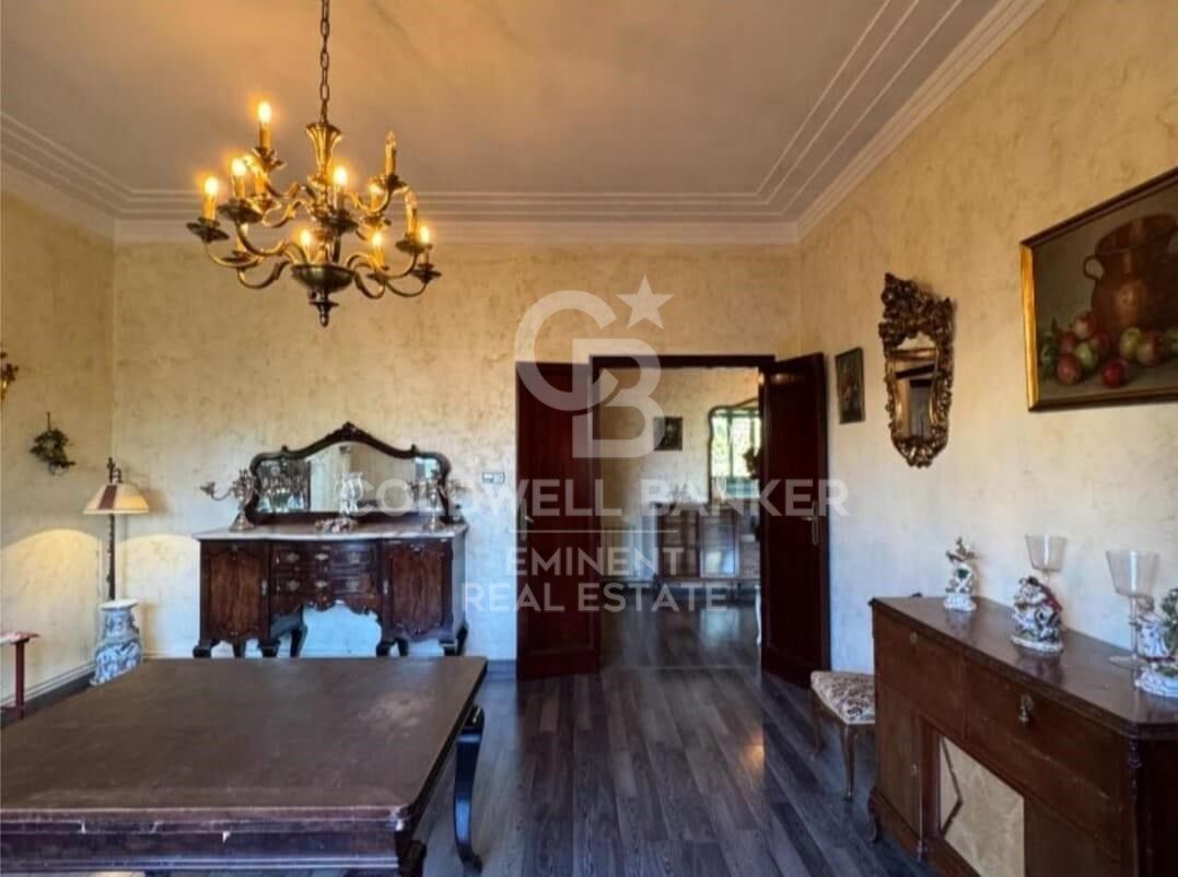 Hus i Barcelona, Spanien 8 sovrum, 500 kvm. Nr. 179033
