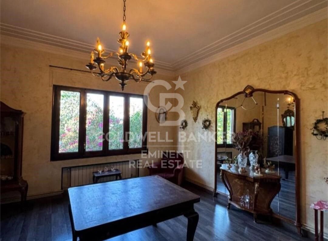 Hus i Barcelona, Spanien 8 sovrum, 500 kvm. Nr. 179033