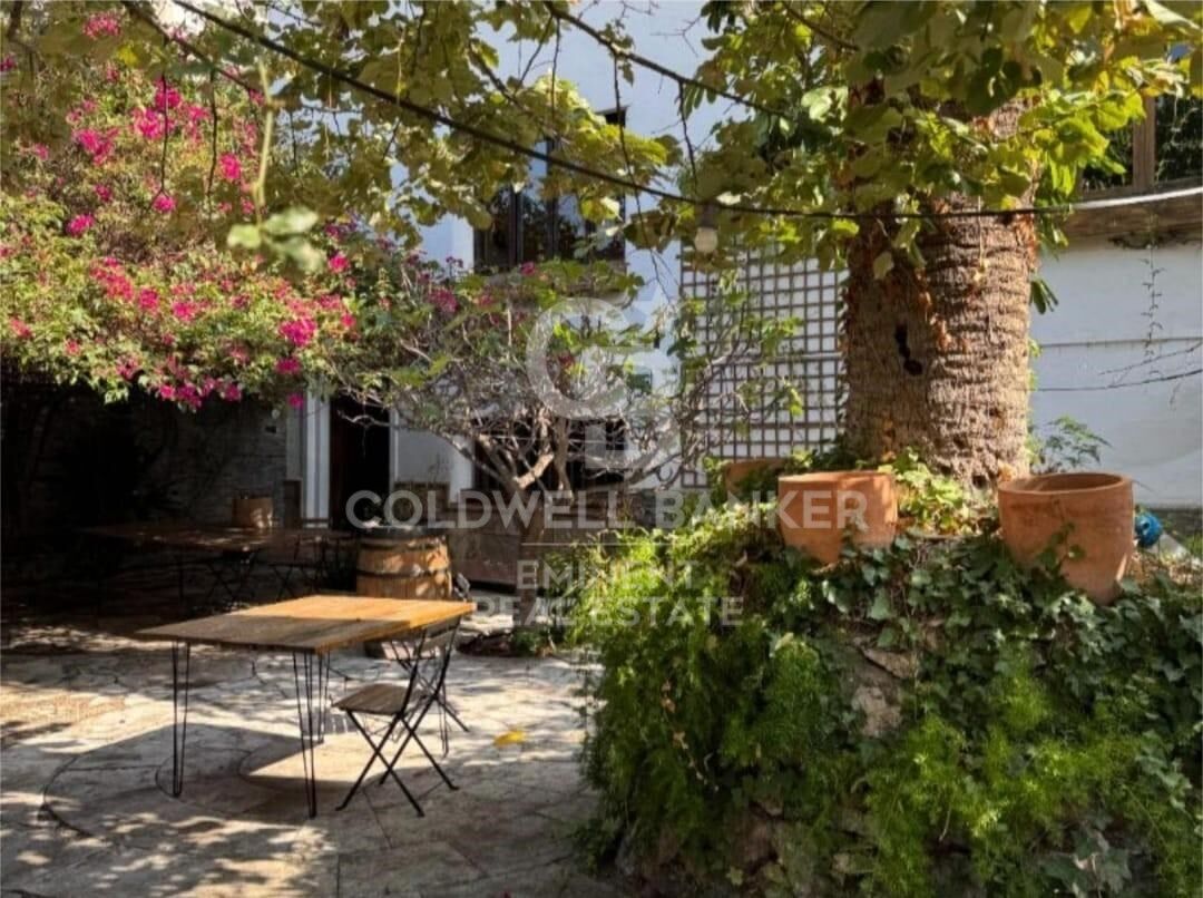 Hus i Barcelona, Spanien 8 sovrum, 500 kvm. Nr. 179033