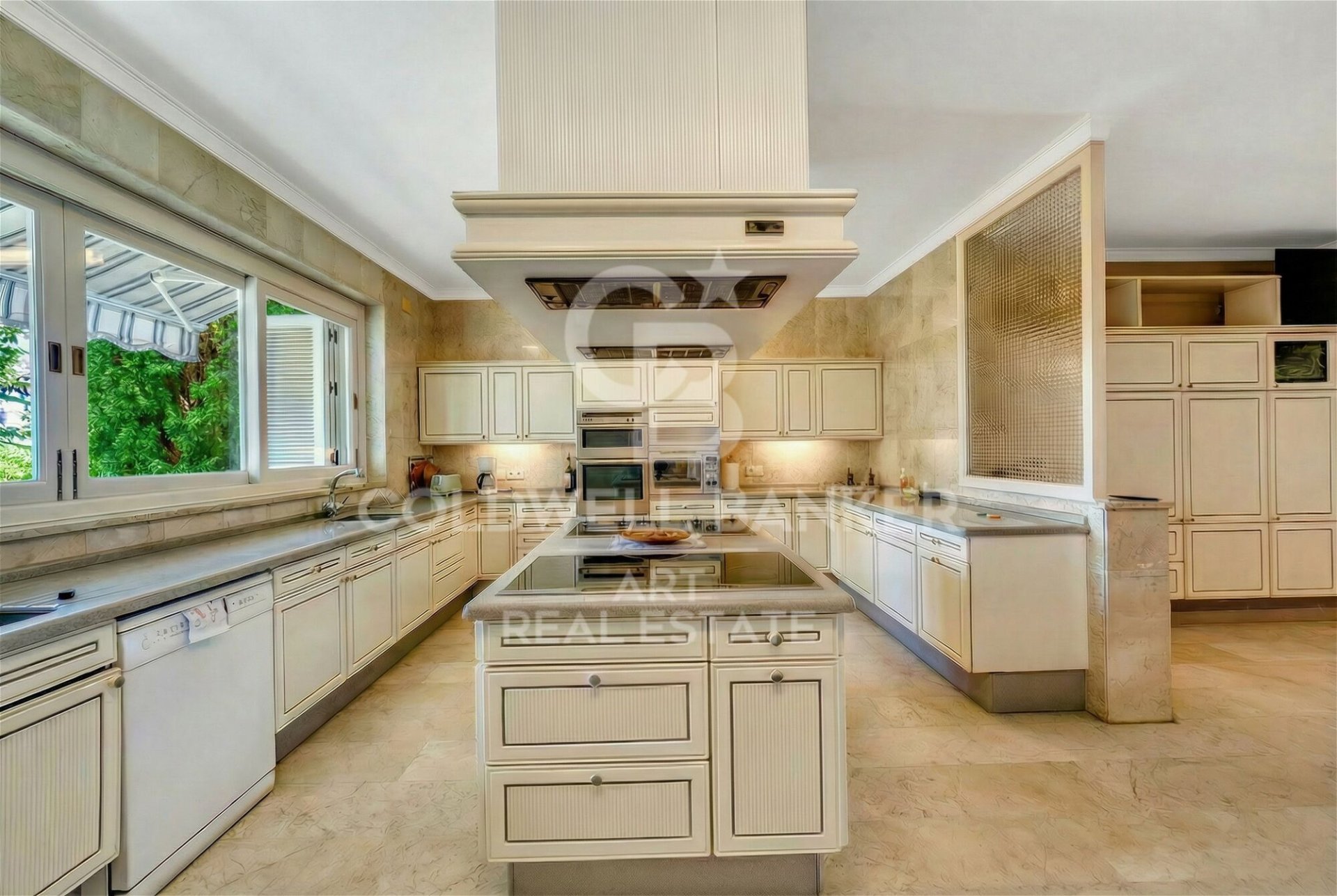 Casa a Marbella, Malaga, Spagna 10 camere da letto, 2600 mq. N° 179032