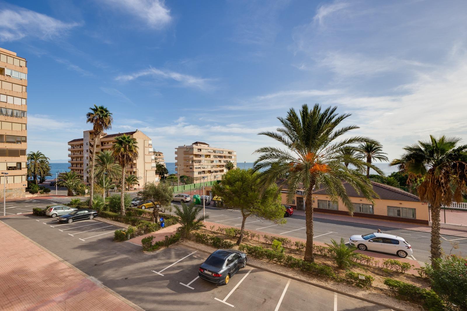 Apartamento en Torrevieja, Alicante, España 1 dormitorio, 52 m2 No. 182982