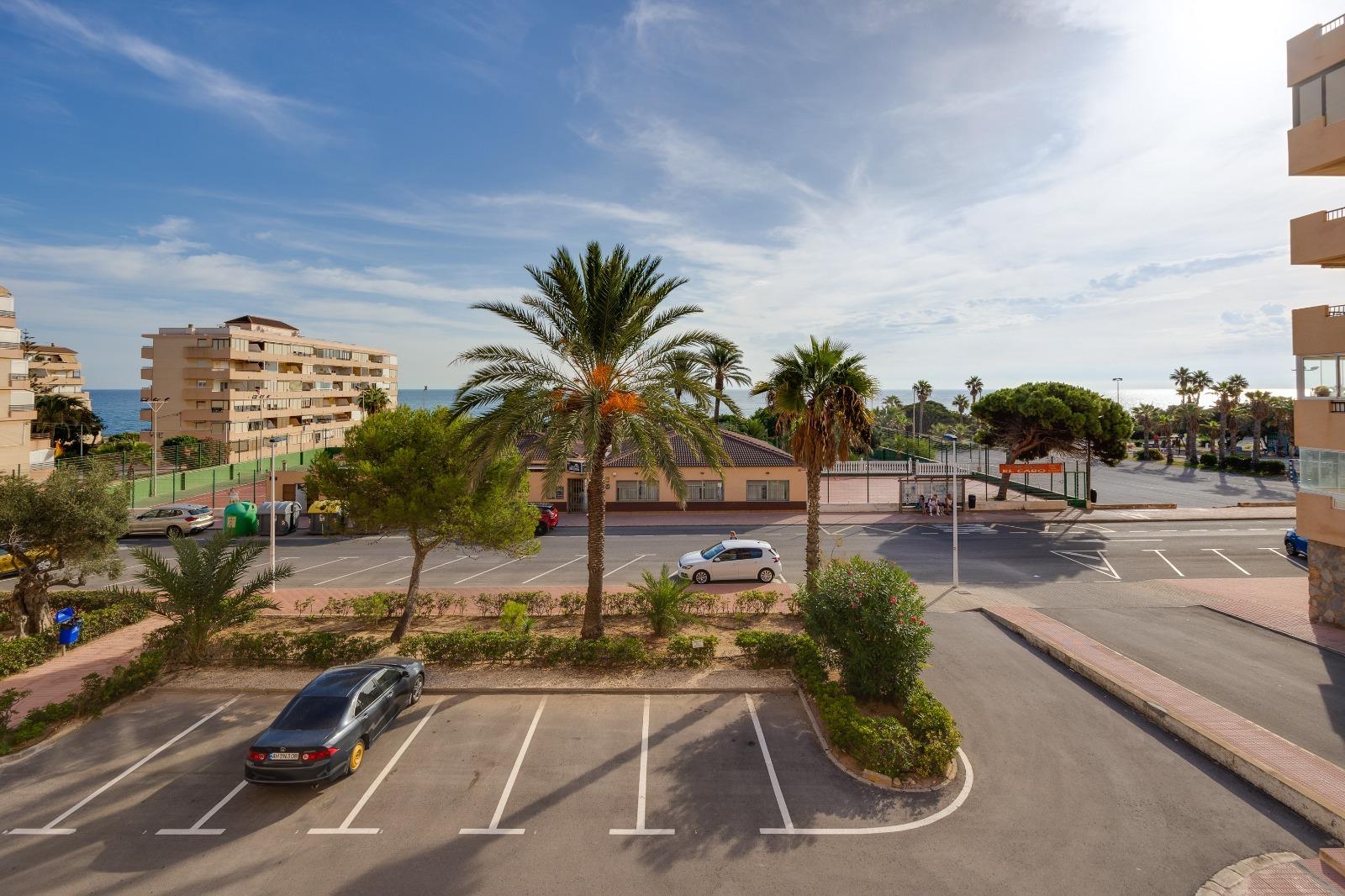 Apartamento en Torrevieja, Alicante, España 1 dormitorio, 52 m2 No. 182982