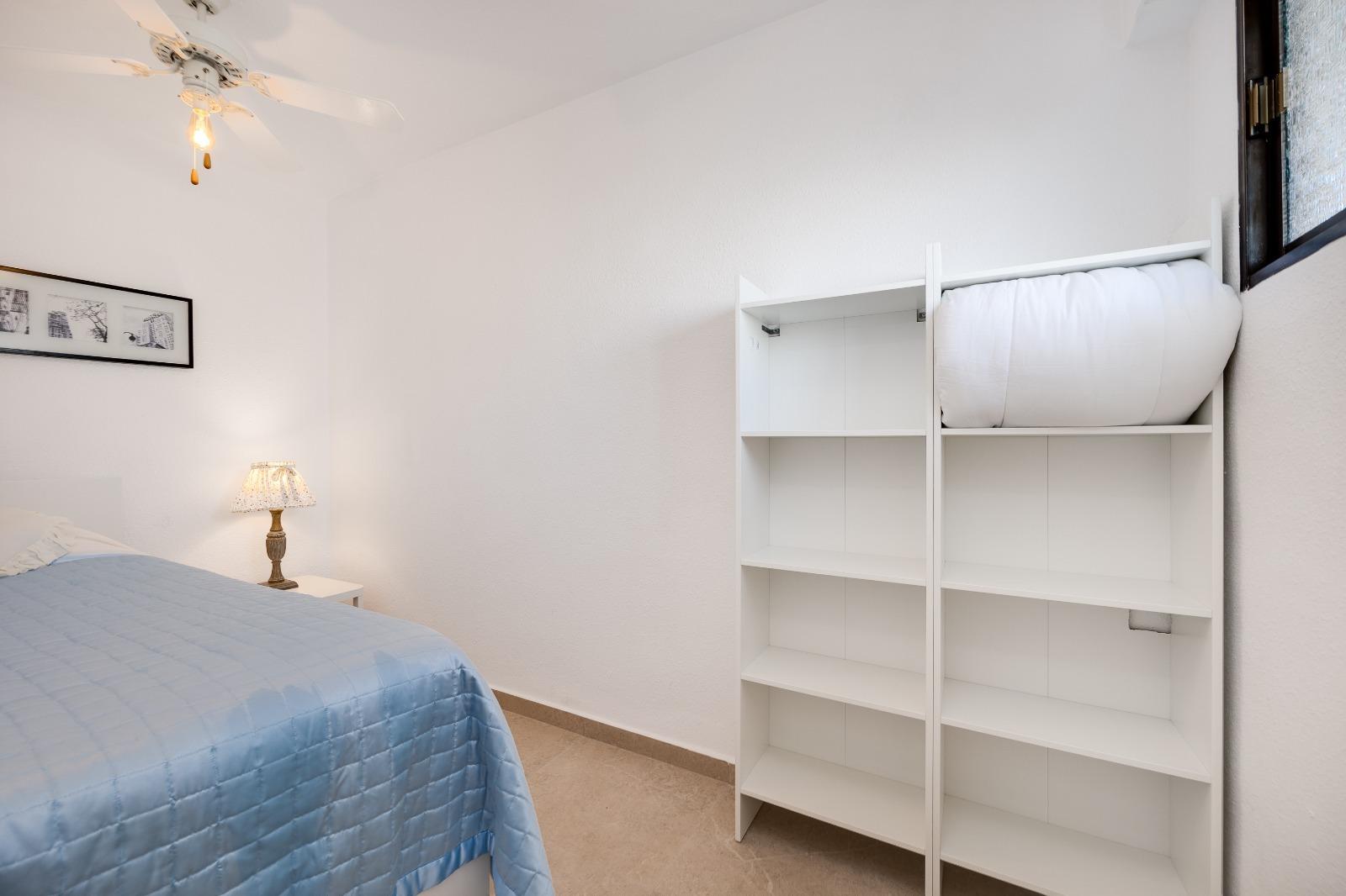 Apartamento en Torrevieja, Alicante, España 1 dormitorio, 52 m2 No. 182982