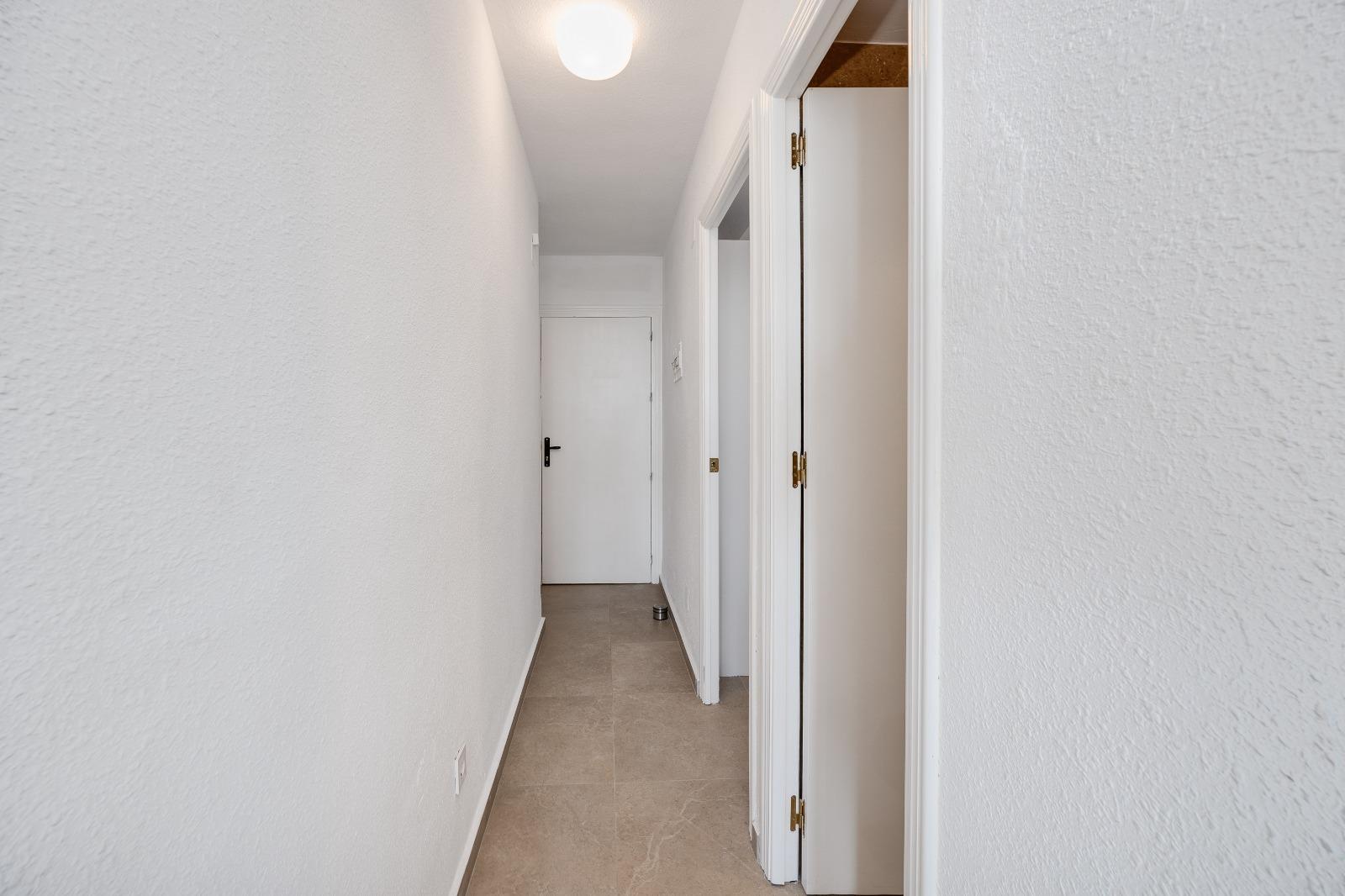 Apartamento en Torrevieja, Alicante, España 1 dormitorio, 52 m2 No. 182982