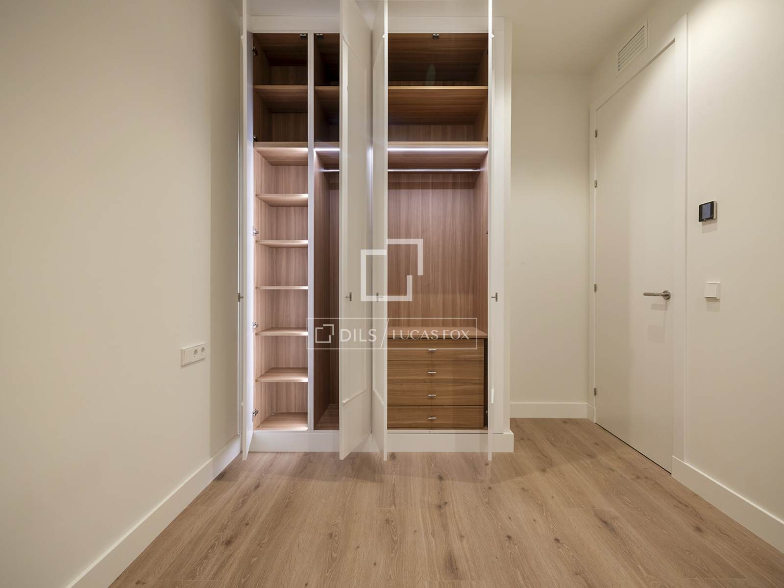 Apartment in Barcelona, Spain 3 bedrooms, 189 sq.m. No. 150517