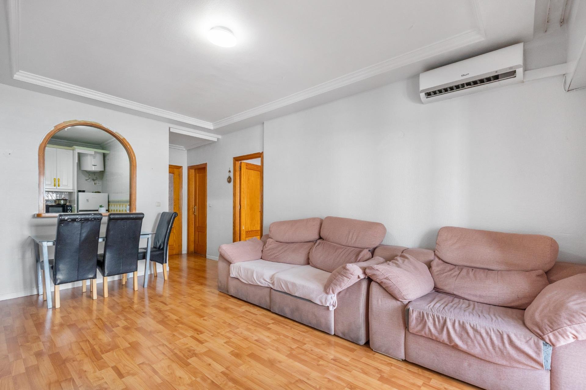 Apartamento en Torrevieja, Alicante, España 3 dormitorios,  No. 189090