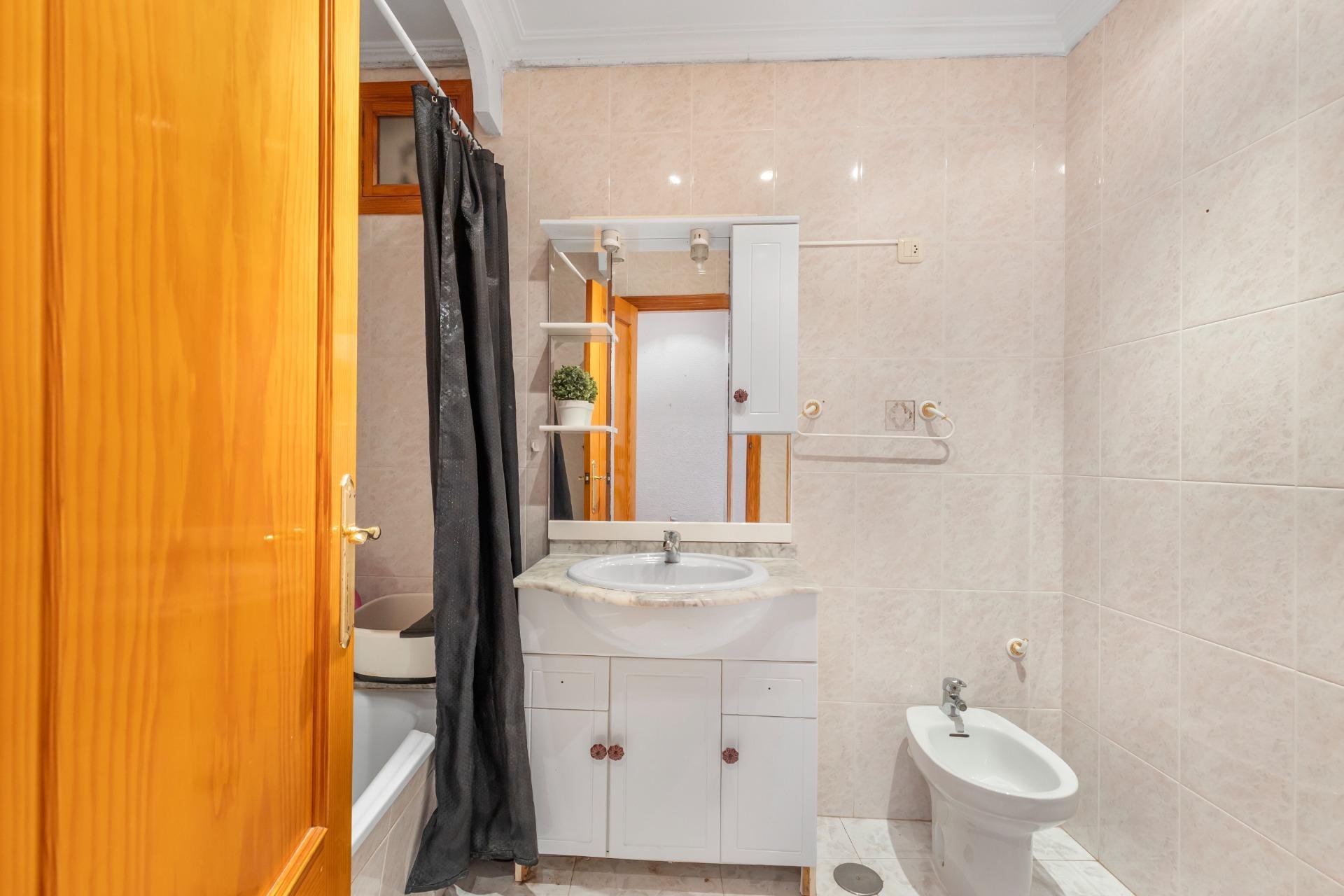 Apartamento en Torrevieja, Alicante, España 3 dormitorios,  No. 189090