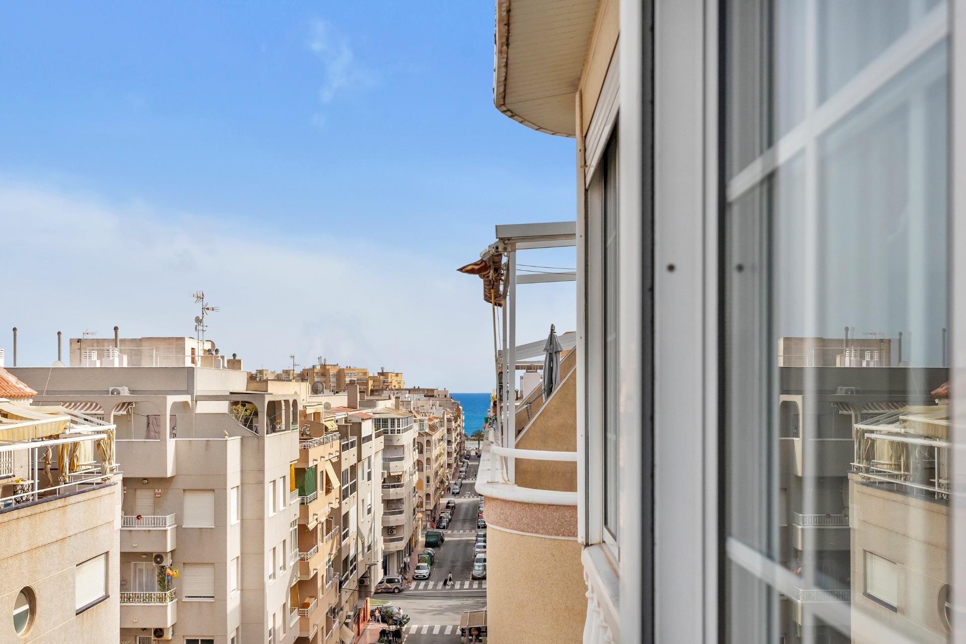 Apartamento en Torrevieja, Alicante, España 3 dormitorios,  No. 189090