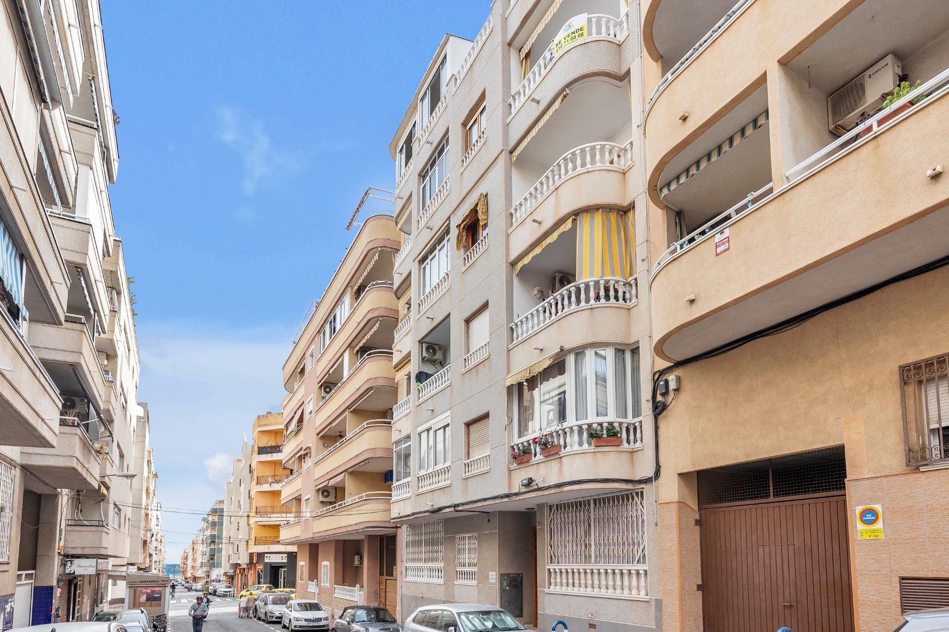 Apartamento en Torrevieja, Alicante, España 3 dormitorios,  No. 189090