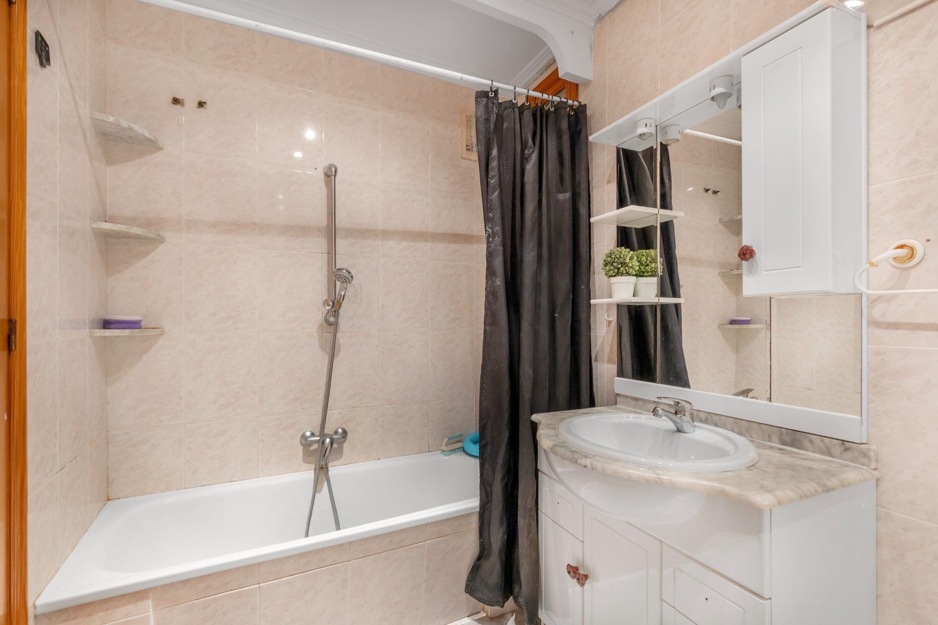 Apartamento en Torrevieja, Alicante, España 3 dormitorios,  No. 189090