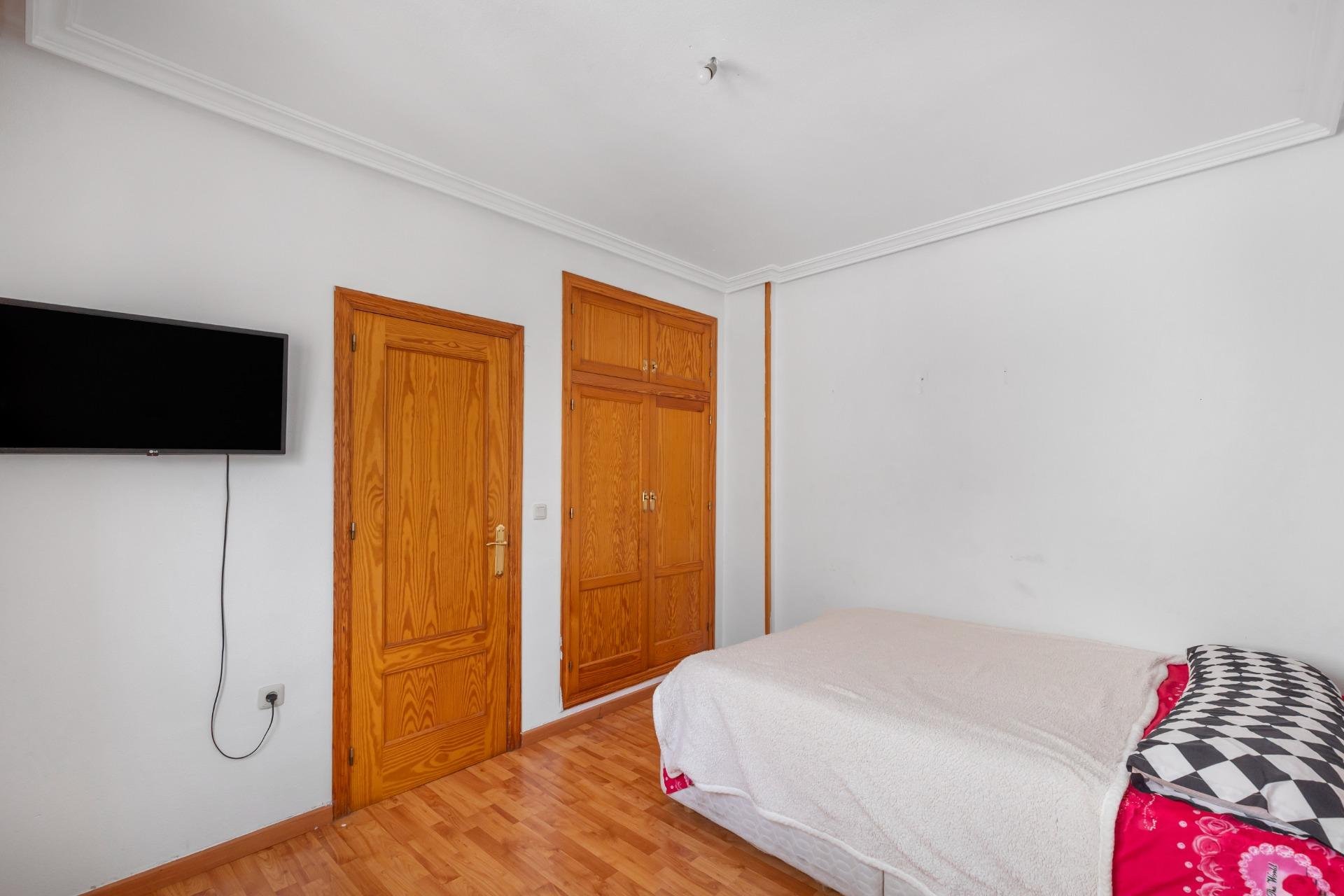 Apartamento en Torrevieja, Alicante, España 3 dormitorios,  No. 189090