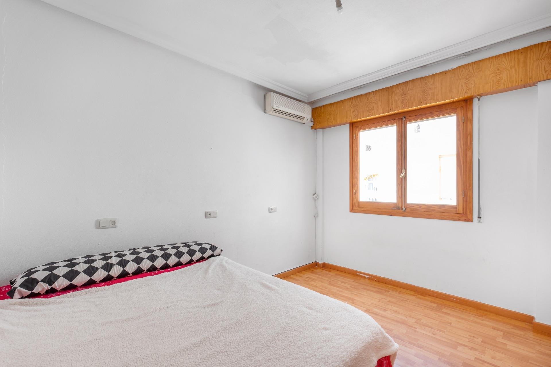 Apartamento en Torrevieja, Alicante, España 3 dormitorios,  No. 189090