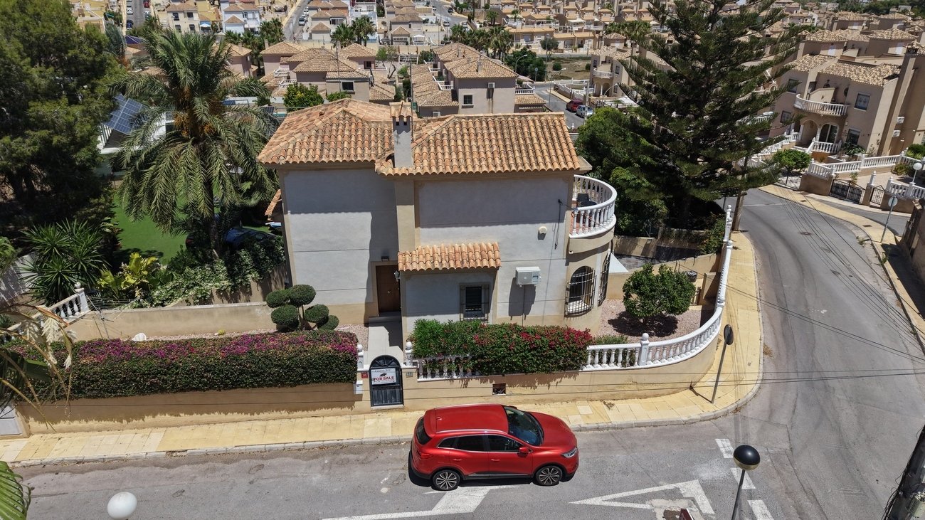Villa in Villamartin, Alicante, Spain 3 bedrooms, 184 sq.m. No. 192337
