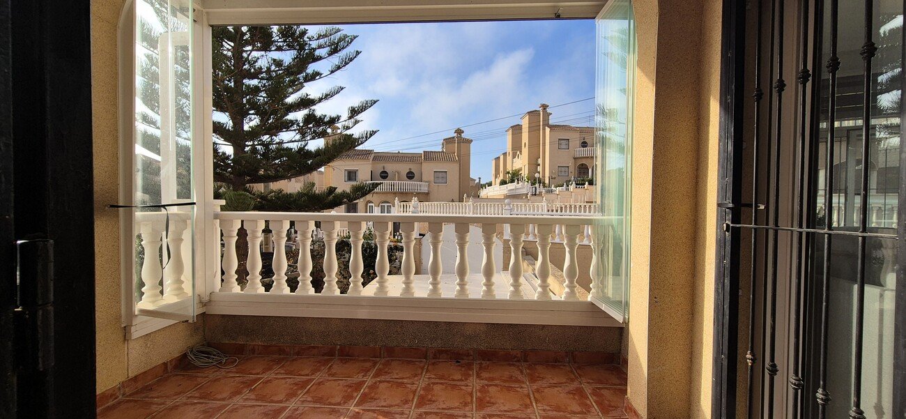 Villa in Villamartin, Alicante, Spain 3 bedrooms, 184 sq.m. No. 192337