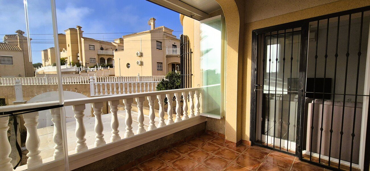 Villa in Villamartin, Alicante, Spain 3 bedrooms, 184 sq.m. No. 192337
