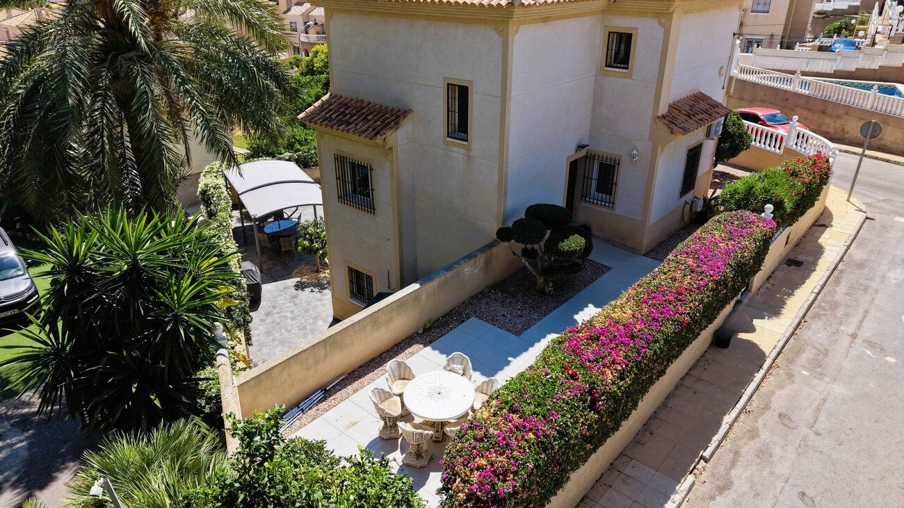 Villa in Villamartin, Alicante, Spain 3 bedrooms, 184 sq.m. No. 192337