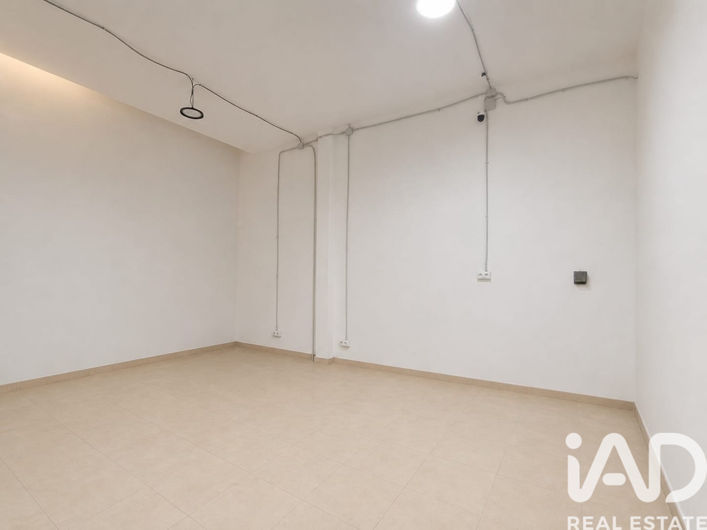 Commercial property à Cunit, Tarragona, Espagne 75 m2 No. 194347