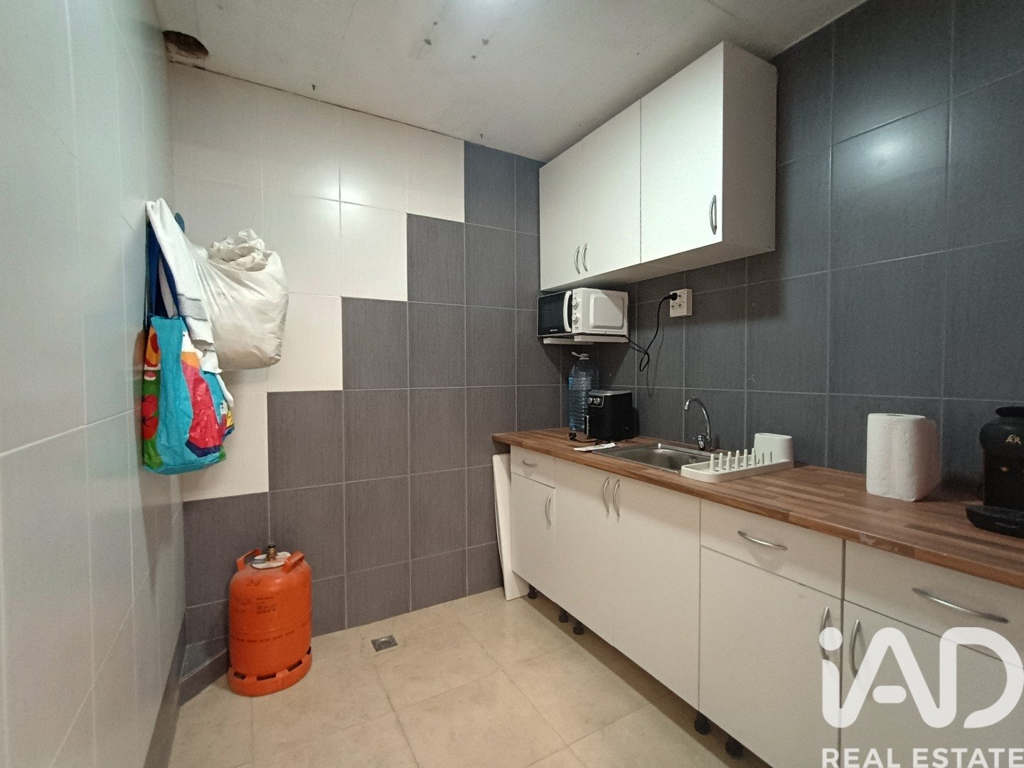 Commercial property à Cunit, Tarragona, Espagne 75 m2 No. 194347