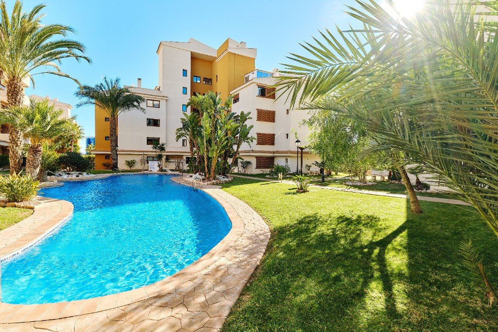 Apartamento en Punta Prima, Alicante, España 2 dormitorios, 85 m2 No. 144838