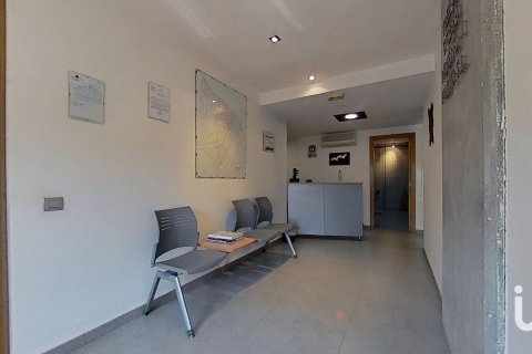 Commercial property in Vila-real, Castellon, Spain 3 bedrooms, 85 sq.m. No. 186115
