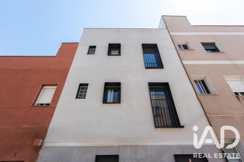 Townhouse in Badalona, Barcelona, Spain 3 bedrooms, 126 sq.m. No. 195117