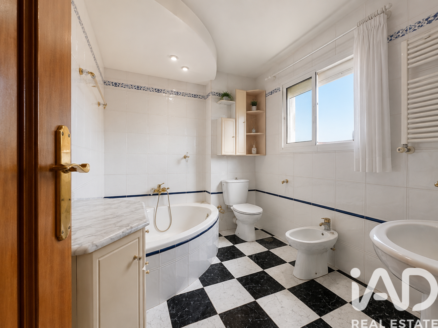 House à Torre del Mar, Malaga, Espagne 4 chambres, 240 m2 No. 195113