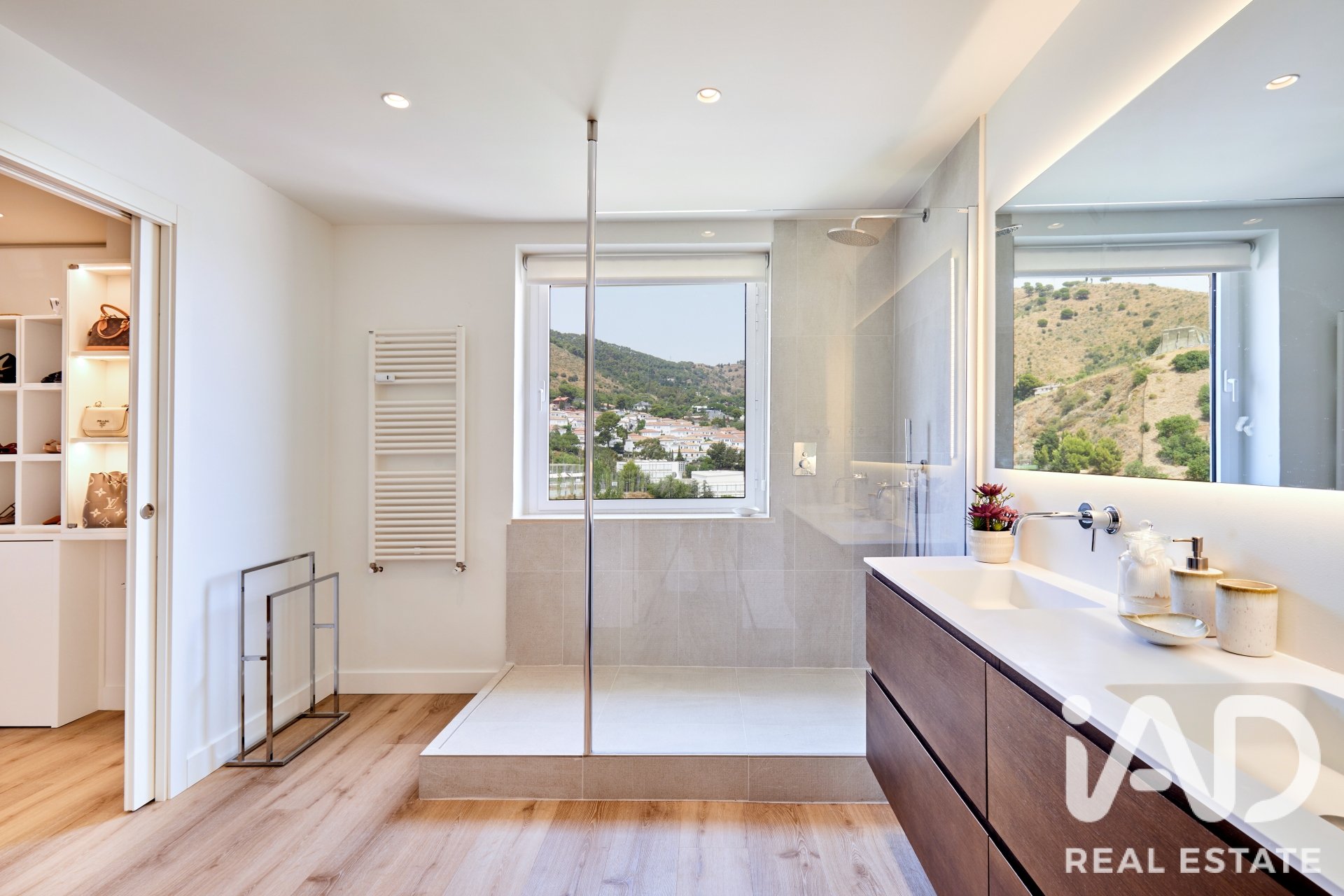 Huoneisto Barcelona, Espanja 4 makuuhuonetta, 234 m2 No. 195850