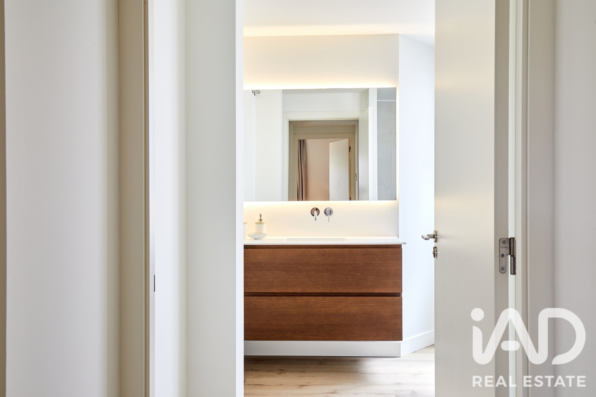 Huoneisto Barcelona, Espanja 4 makuuhuonetta, 234 m2 No. 195850