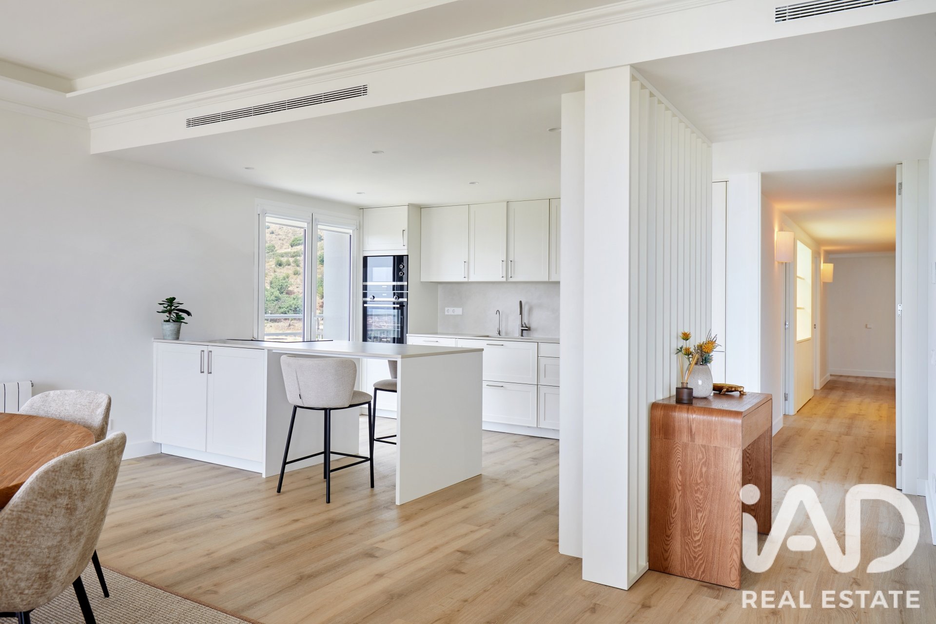 Huoneisto Barcelona, Espanja 4 makuuhuonetta, 234 m2 No. 195850
