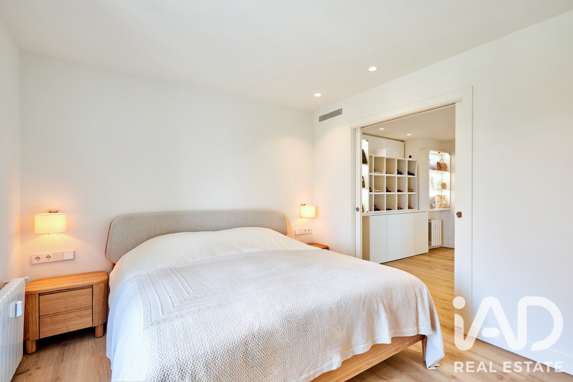 Huoneisto Barcelona, Espanja 4 makuuhuonetta, 234 m2 No. 195850