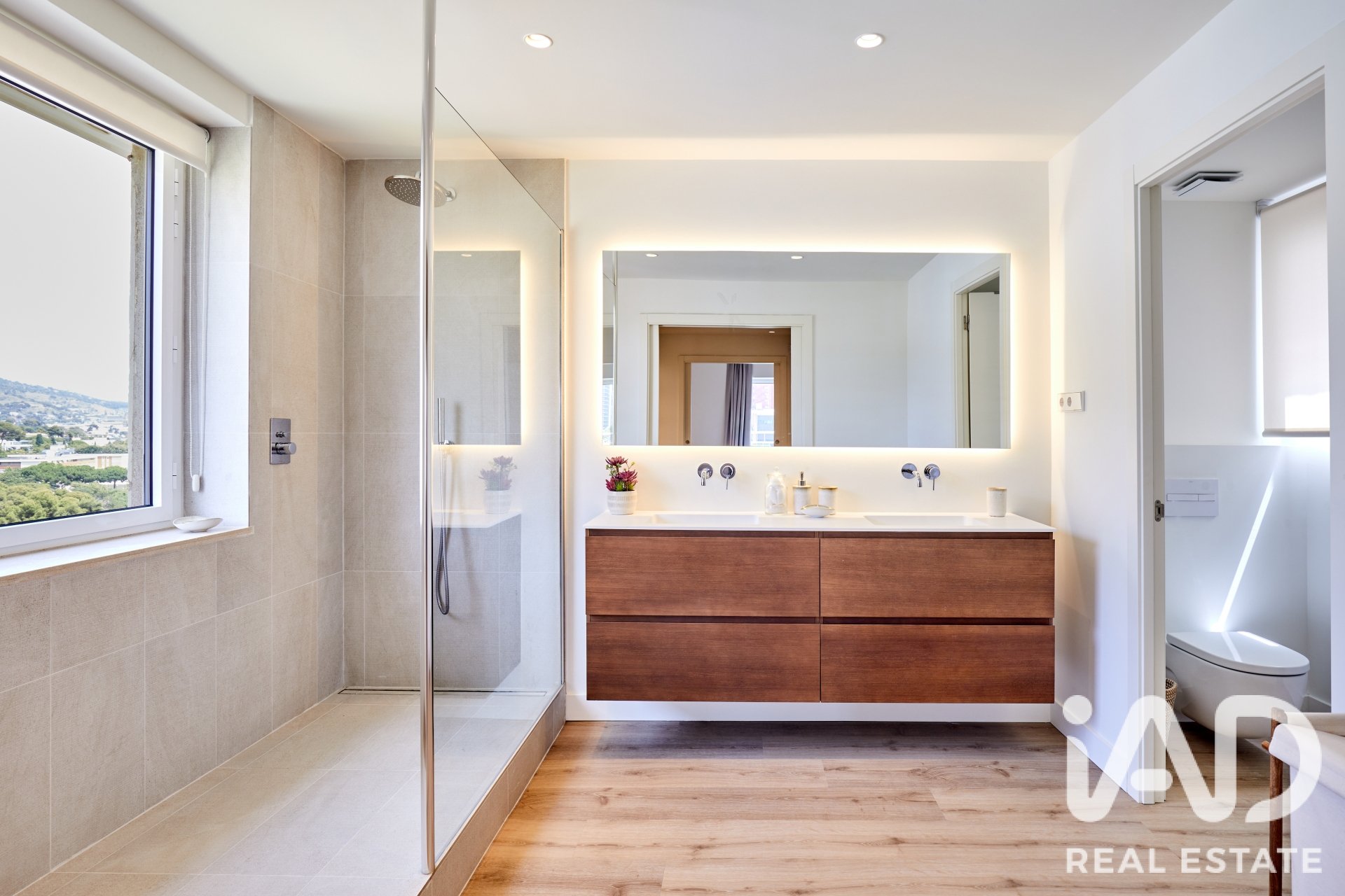Huoneisto Barcelona, Espanja 4 makuuhuonetta, 234 m2 No. 195850