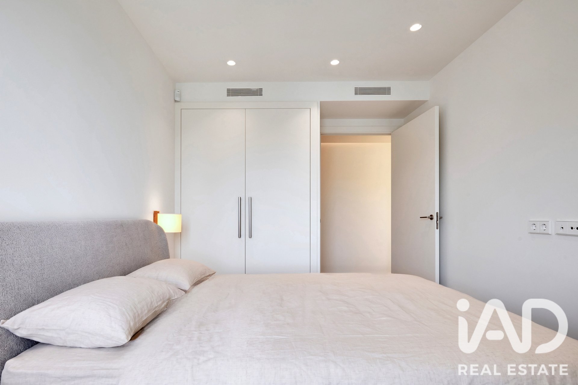 Huoneisto Barcelona, Espanja 4 makuuhuonetta, 234 m2 No. 195850