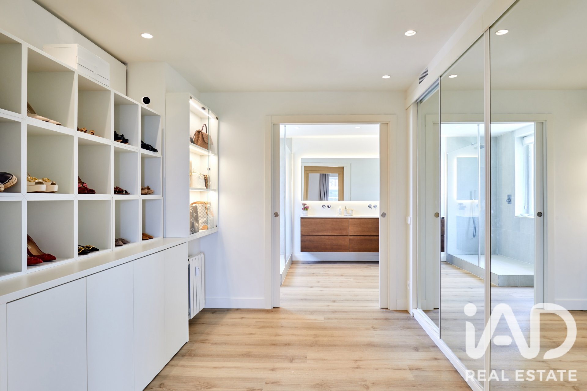 Huoneisto Barcelona, Espanja 4 makuuhuonetta, 234 m2 No. 195850