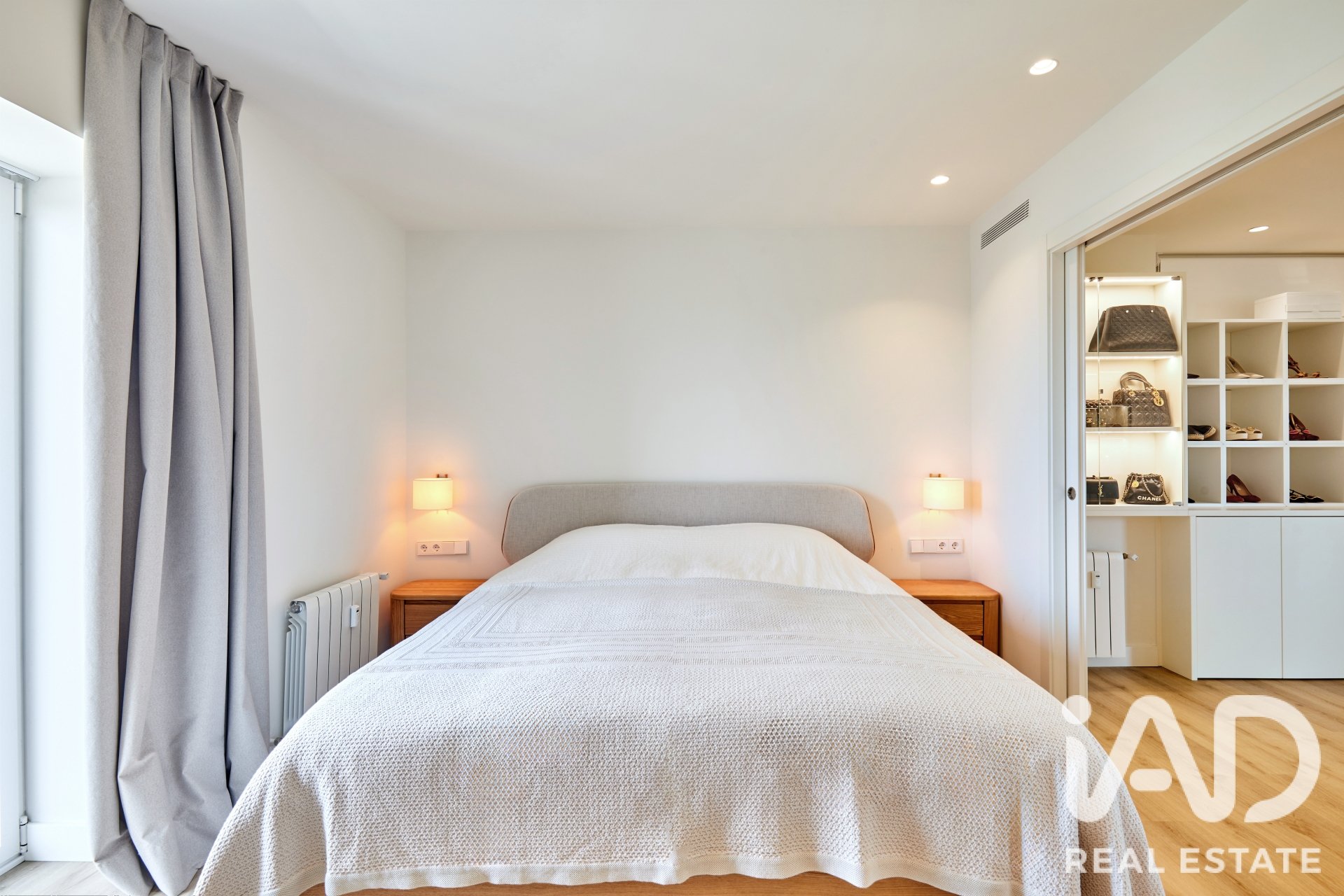 Huoneisto Barcelona, Espanja 4 makuuhuonetta, 234 m2 No. 195850