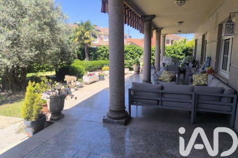 Apartamento en Santovenia de Pisuerga, Valladolid, España 5 dormitorios, 600 m2 No. 195851