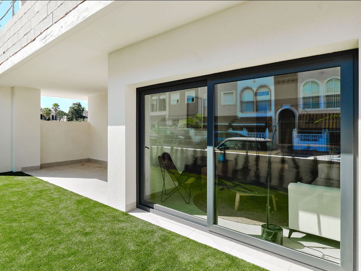 Bungalow en Torrevieja, Alicante, España 2 dormitorios,  No. 173509