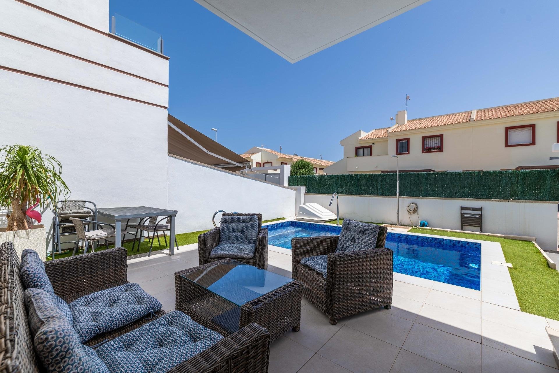 Villa à Alicante, Espagne 3 chambres, 110 m2 No. 189974